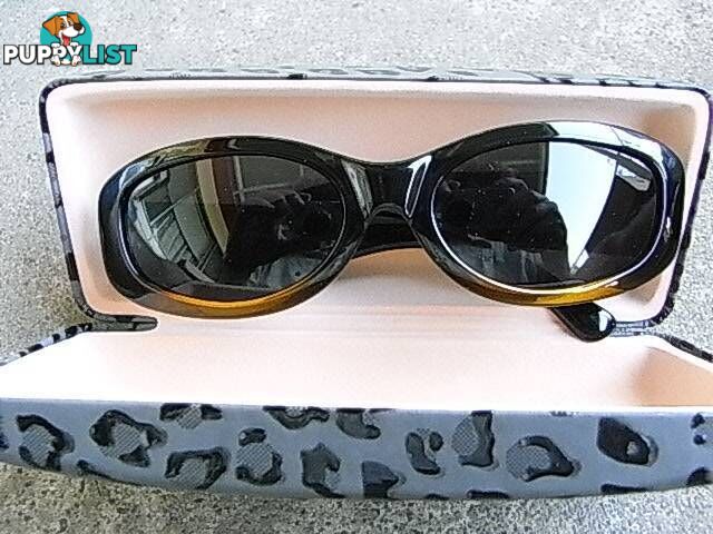 COUNTRY ROAD SUNGLASSES MADE IN ITALY PICKUP OR POST 6.99