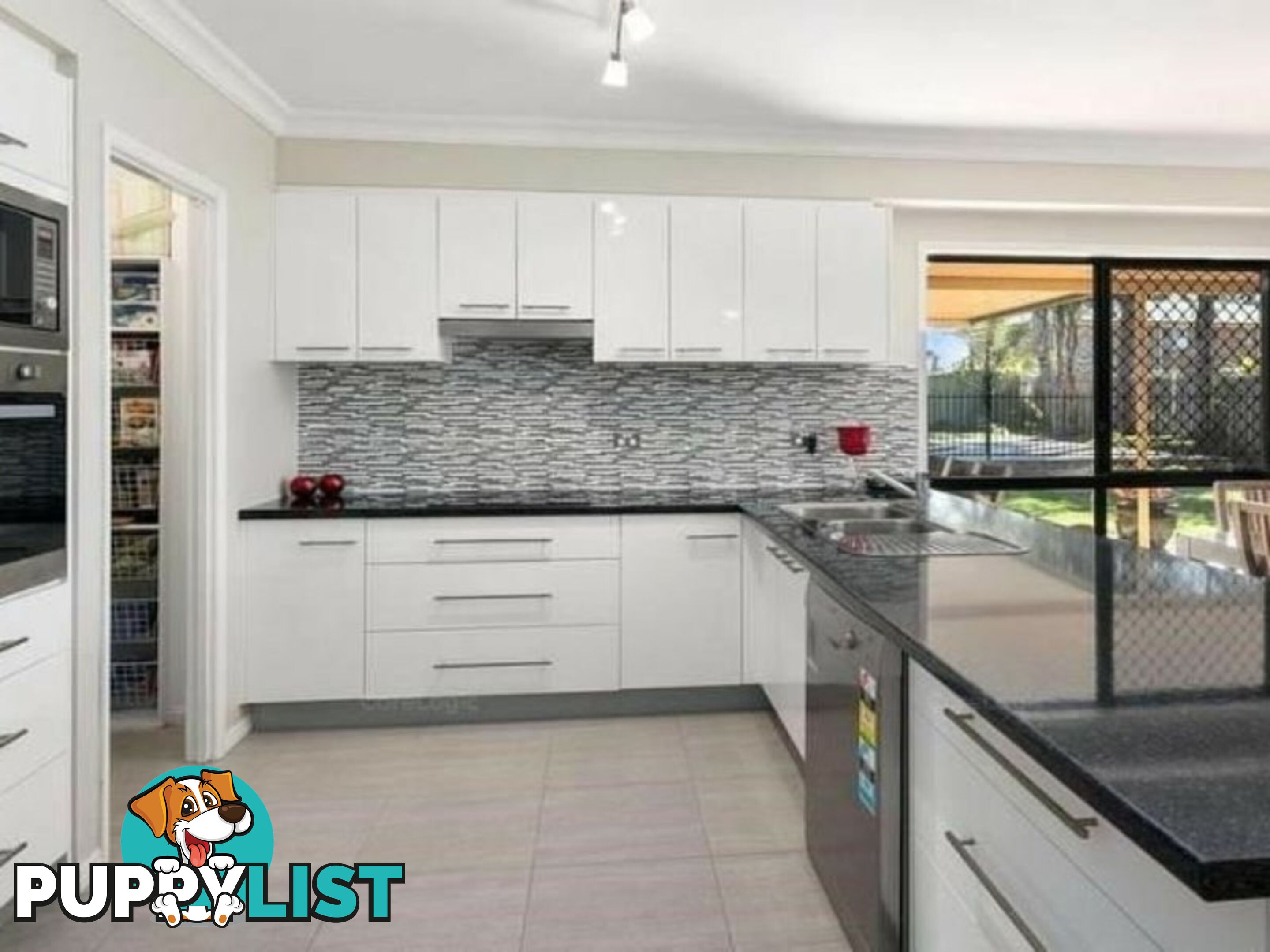 4 Balsa Court VICTORIA POINT QLD 4165