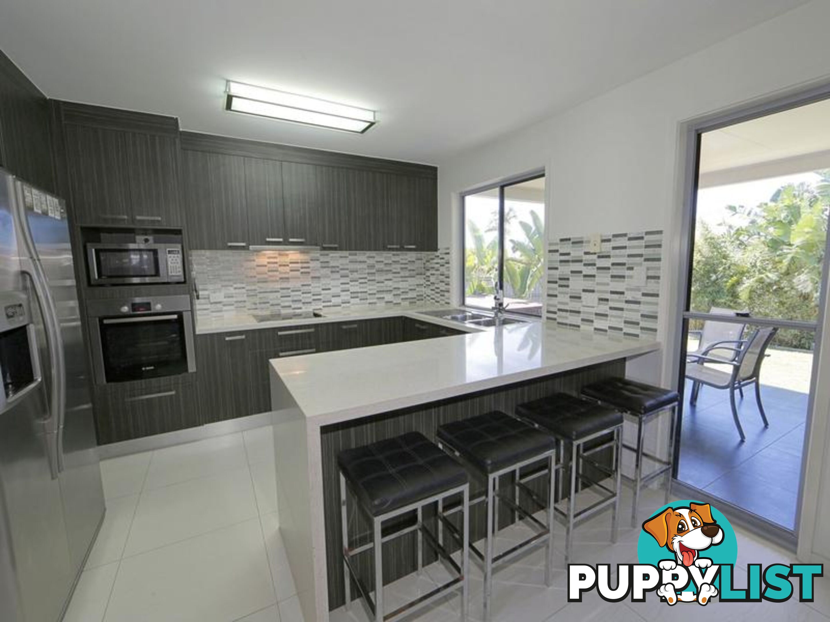 10 Breeze Drive BARGARA QLD 4670