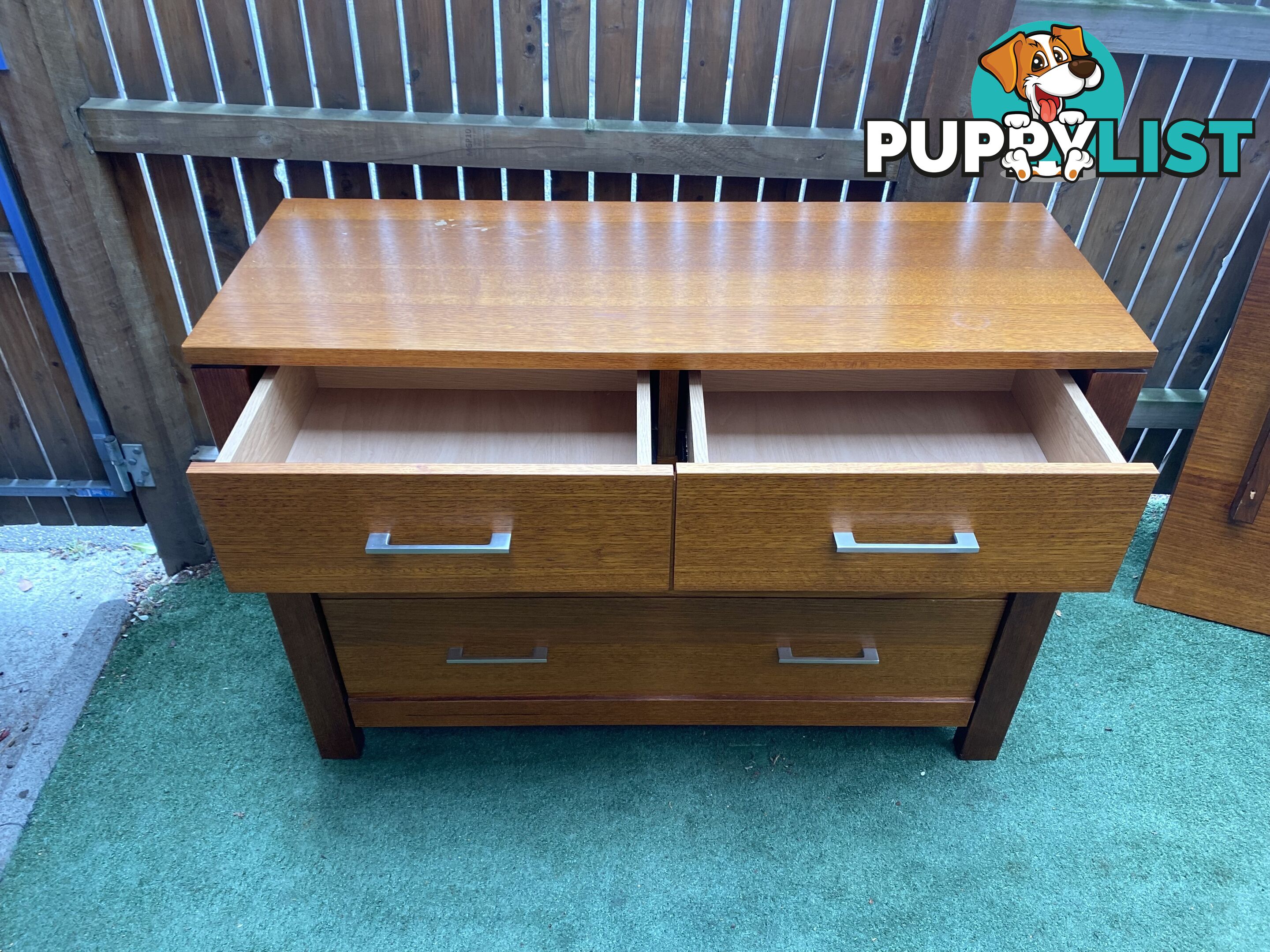 HARDWOOD SNOOZE DRESSER
