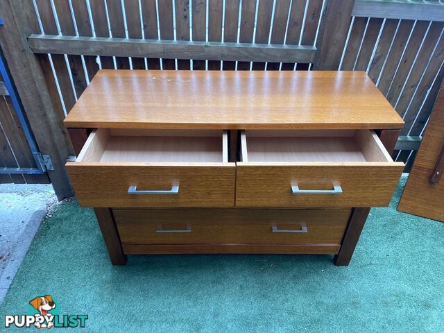 HARDWOOD SNOOZE DRESSER