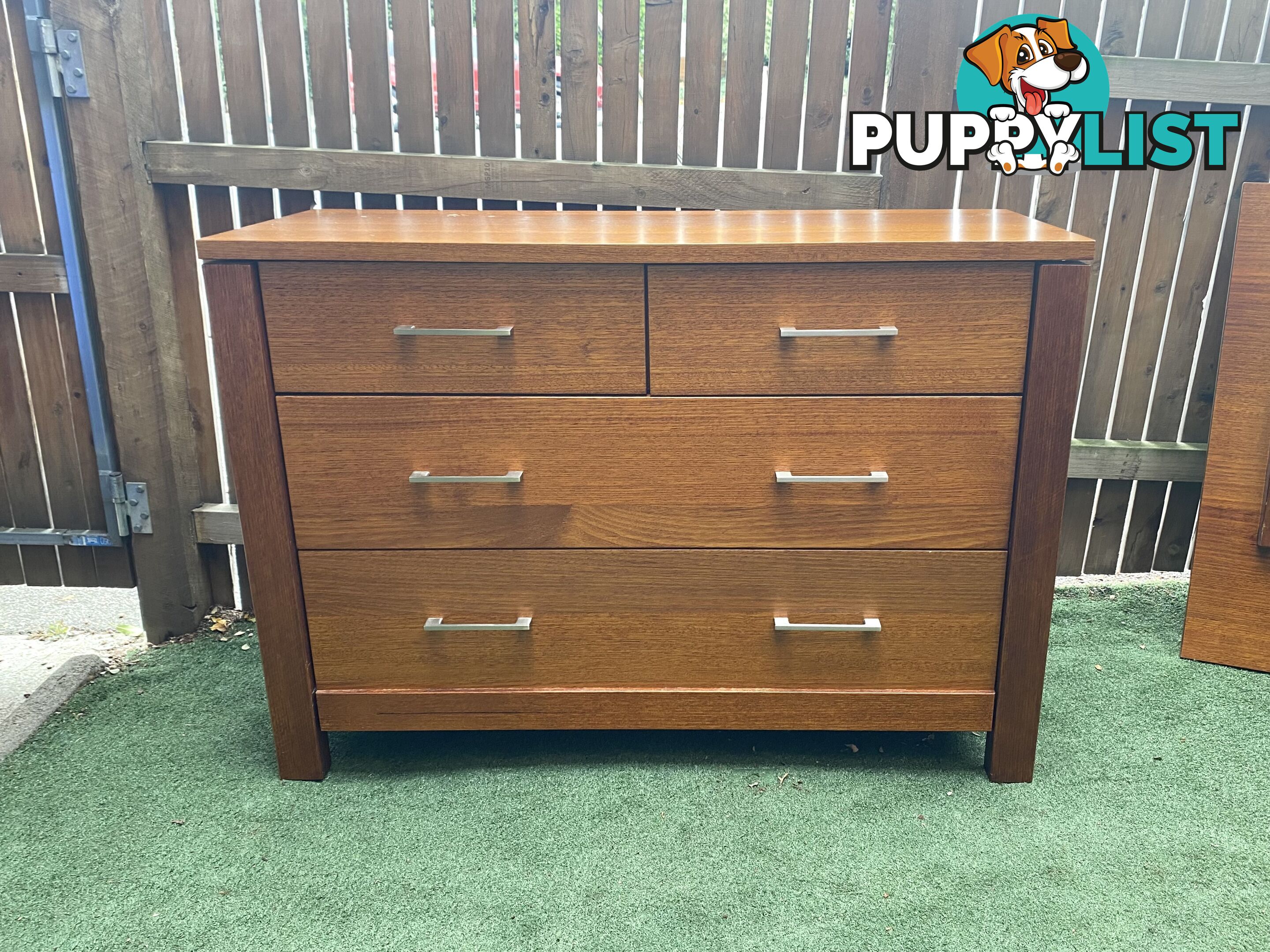 HARDWOOD SNOOZE DRESSER