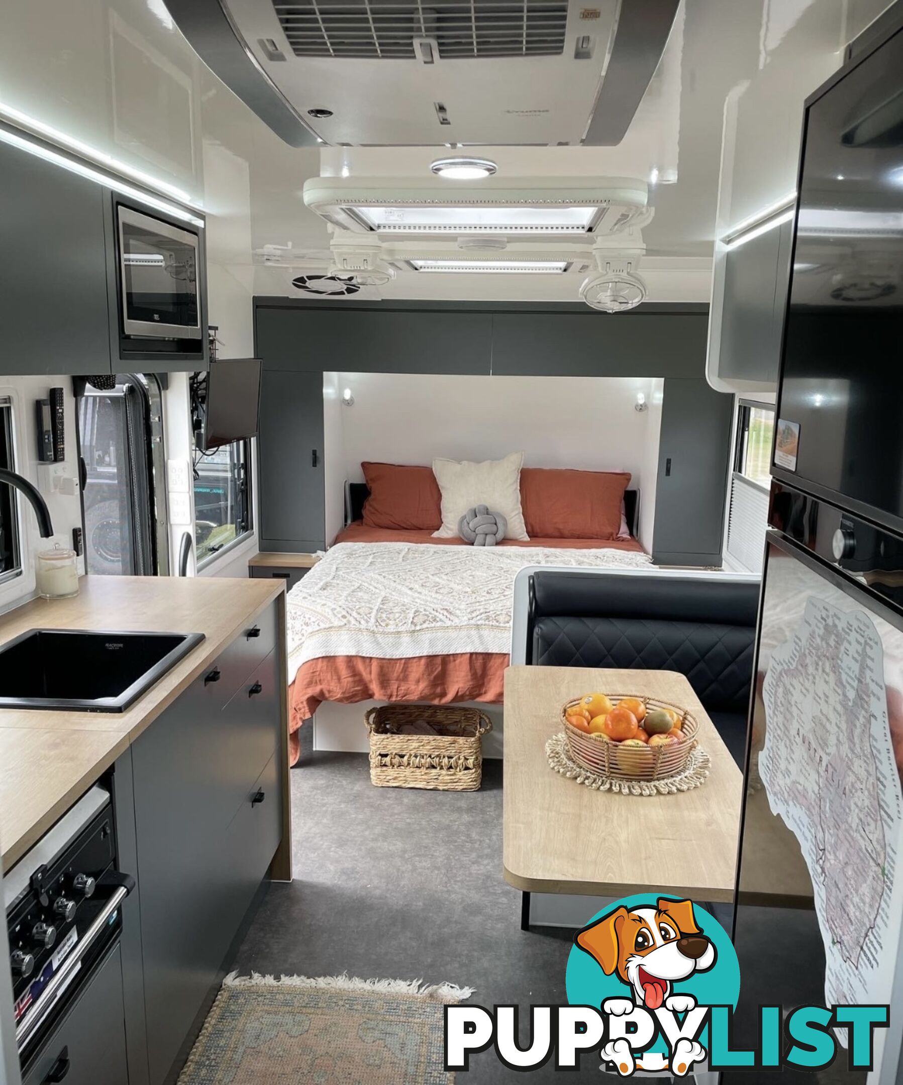 2022 Sunseeker Desert Storm Bunks