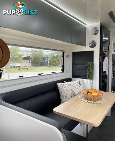 2022 Sunseeker Desert Storm Bunks