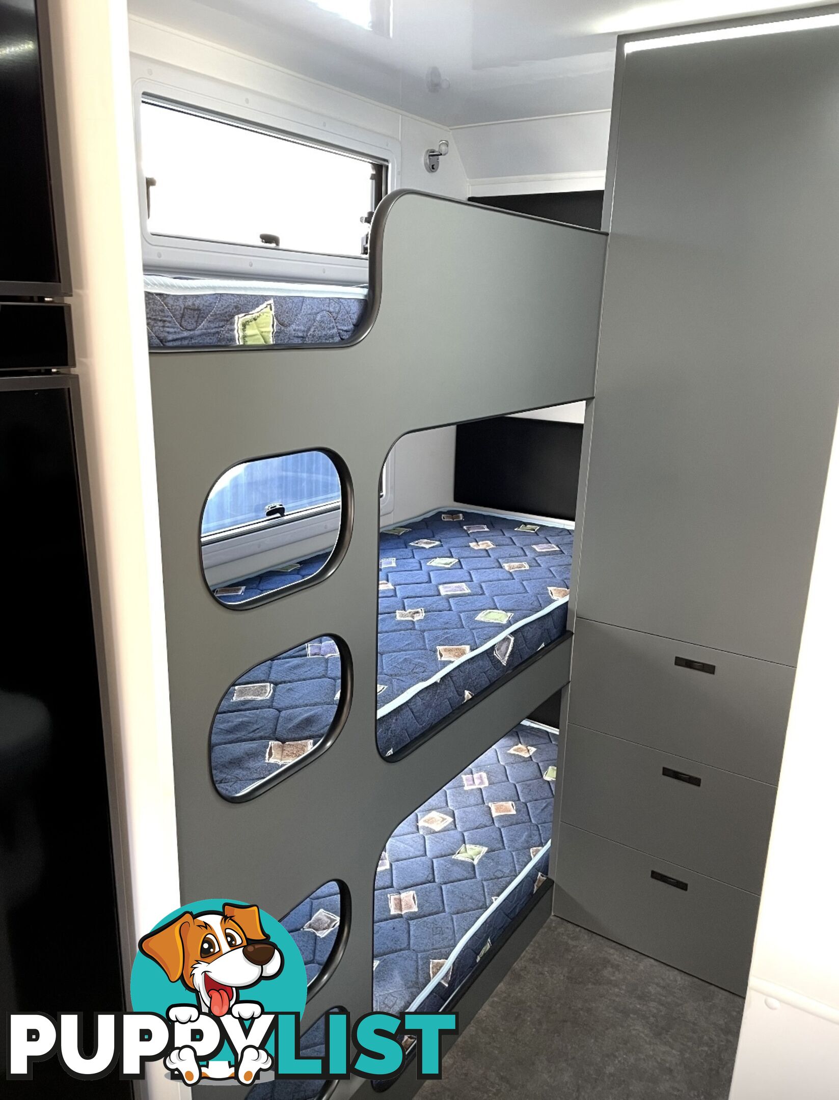 2022 Sunseeker Desert Storm Bunks