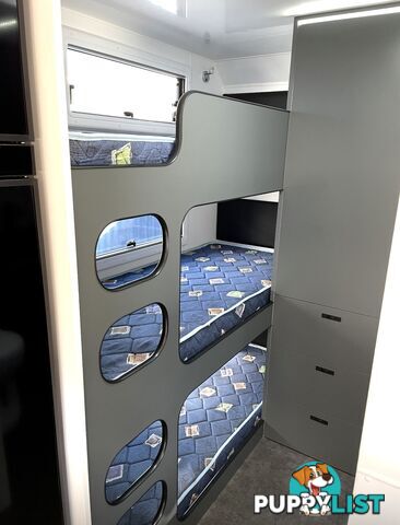 2022 Sunseeker Desert Storm Bunks