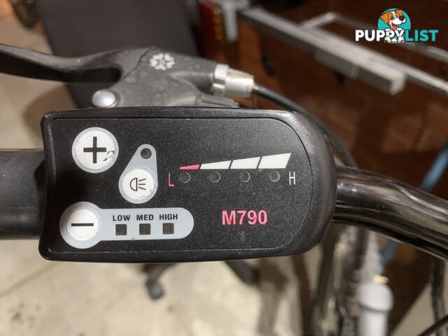 Cross X Mountain Bike with Duel Suspension, 26” 250W 36V 20AH Samsung Battery, Twist Throttle.