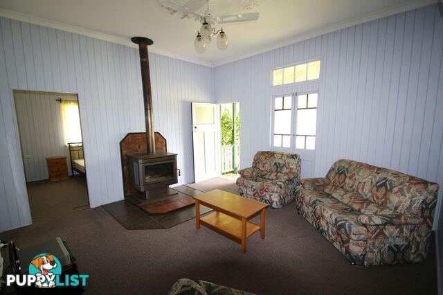 18 Lister Street MONTO QLD 4630