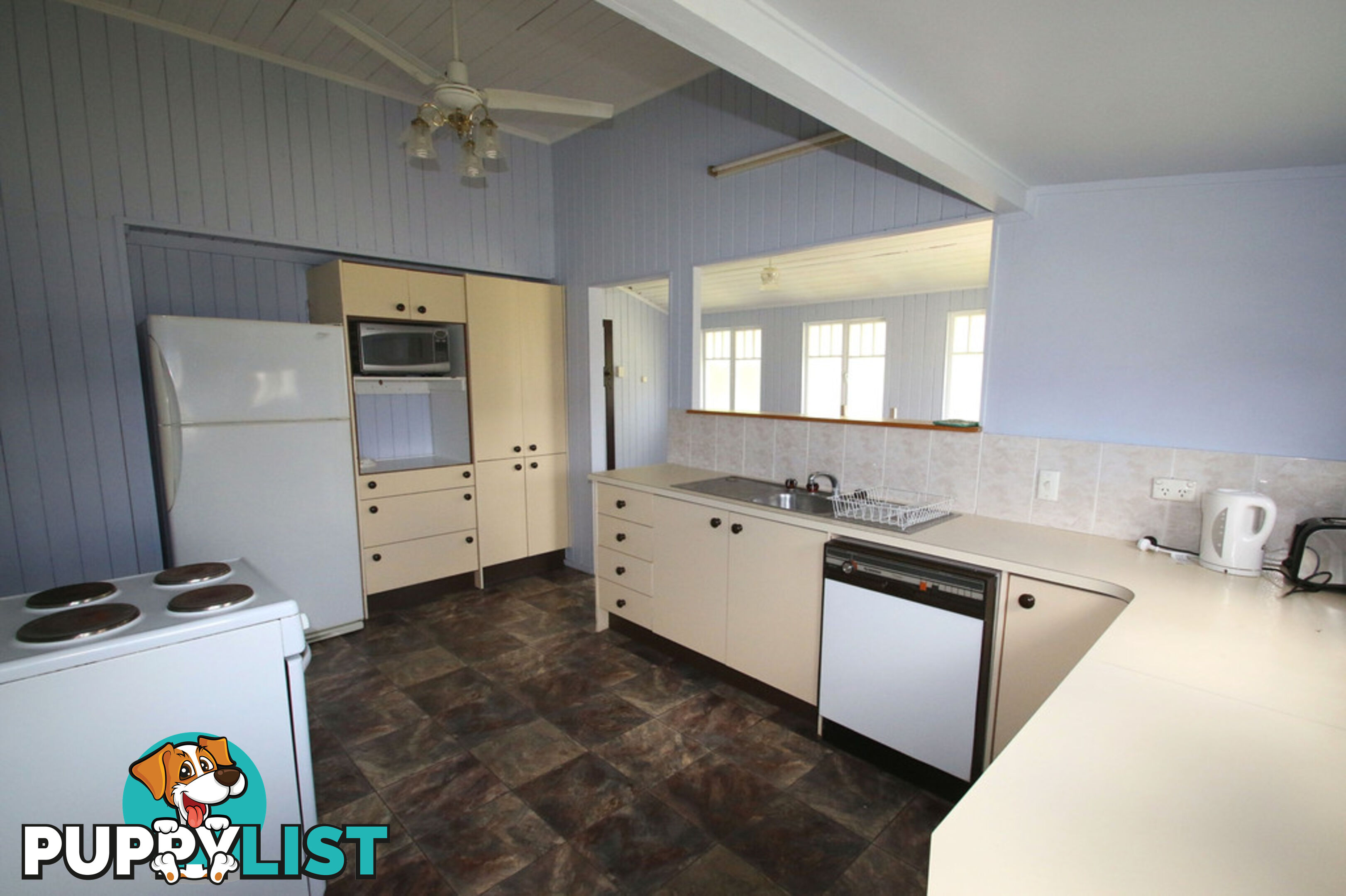 18 Lister Street MONTO QLD 4630