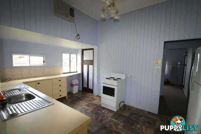 18 Lister Street MONTO QLD 4630