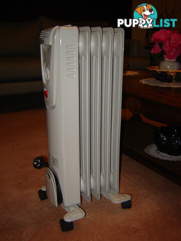 CLICK 5 FIN OIL COLUMN HEATER - AS NEW - SELDOM USED