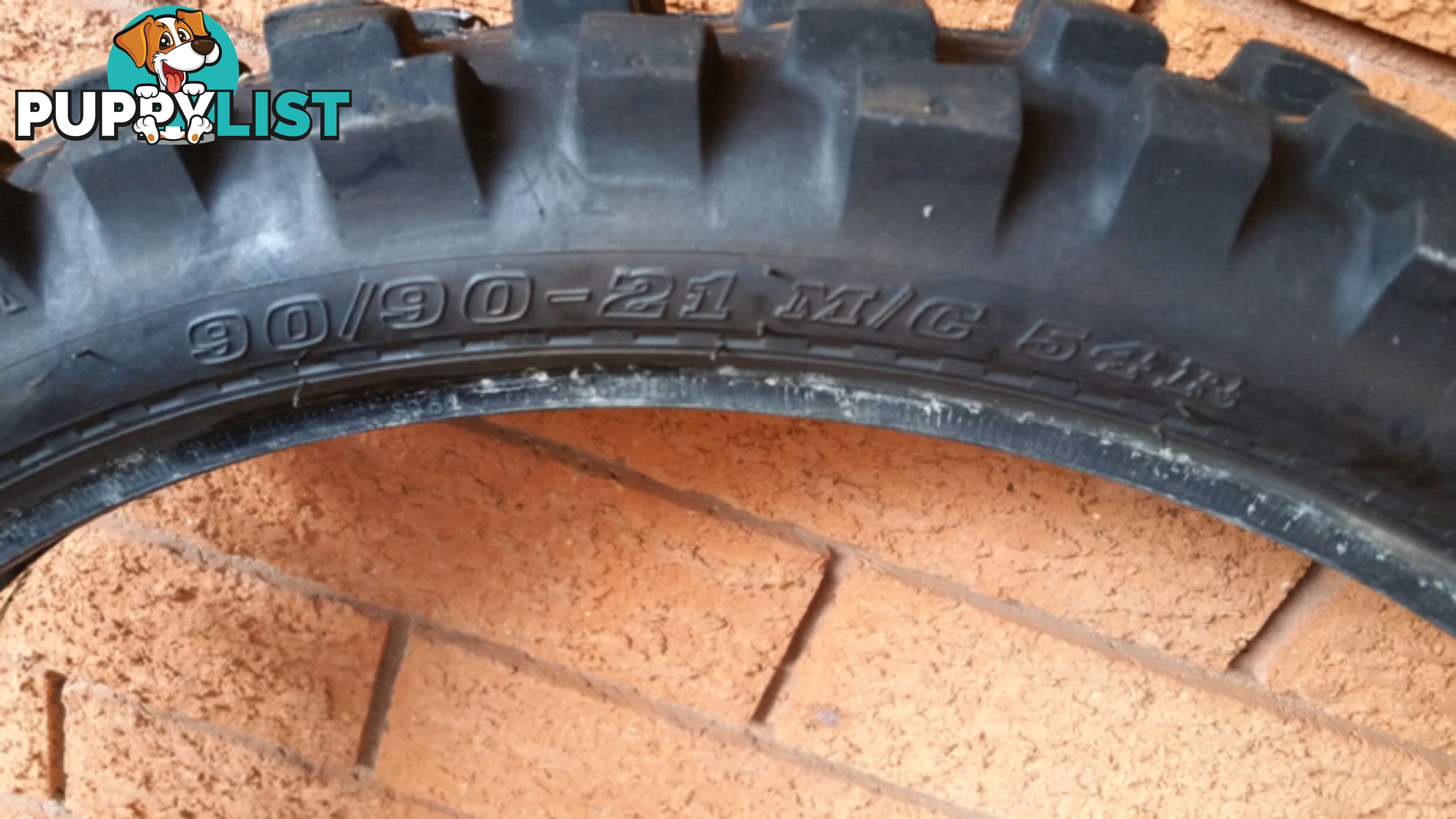 AS NEW DUNLOP TRAIL MOTORBIKE OFF ROAD TYRE 90/90-21 D606F