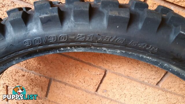 AS NEW DUNLOP TRAIL MOTORBIKE OFF ROAD TYRE 90/90-21 D606F