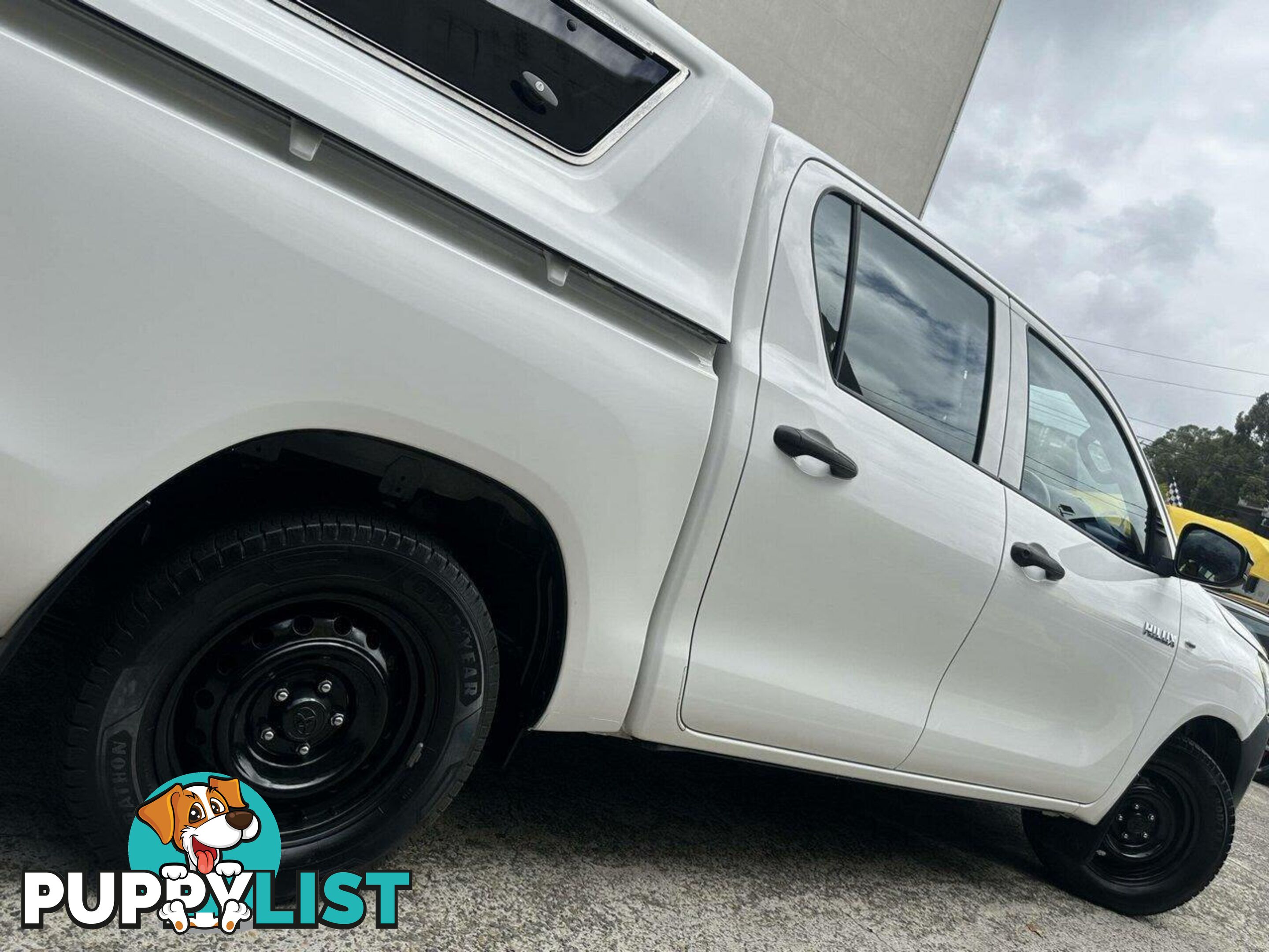 2017 TOYOTA HILUX WORKMATE TGN121R MY17 UTE TRAY, 4 DOORS, 5 SEATS