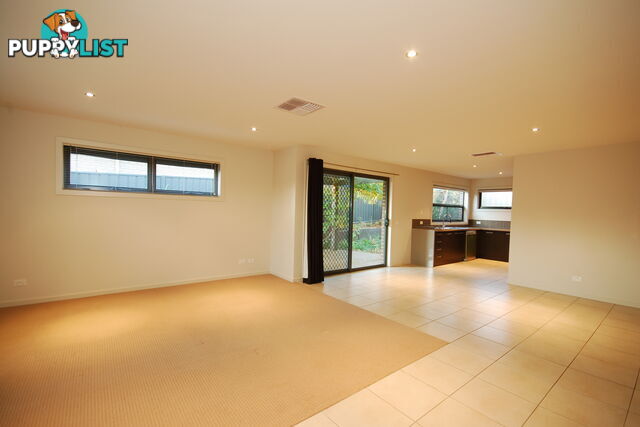 4 Bevington Bend Lavington NSW 2641