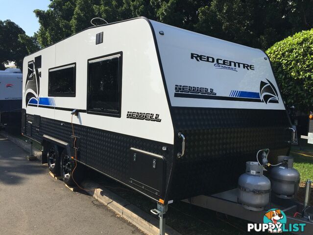 Red Centre Newell 20'6 Caravan (oro)