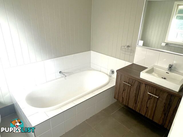 12 Thorn Street KINGAROY QLD 4610