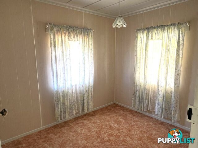 82 Edward Street WONDAI QLD 4606