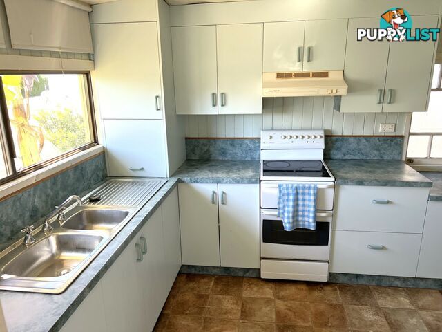 82 Edward Street WONDAI QLD 4606