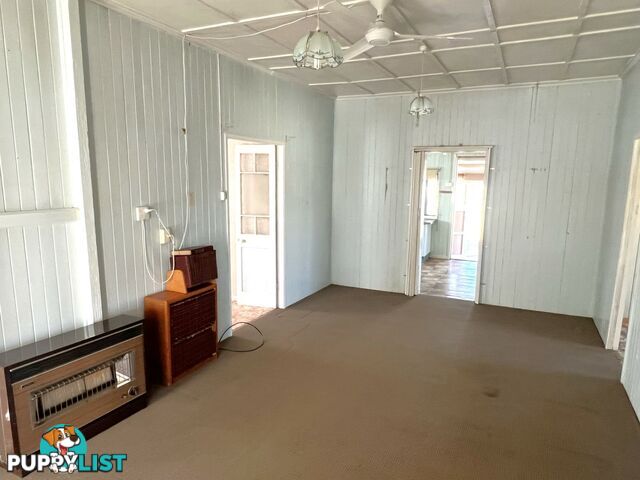 82 Edward Street WONDAI QLD 4606