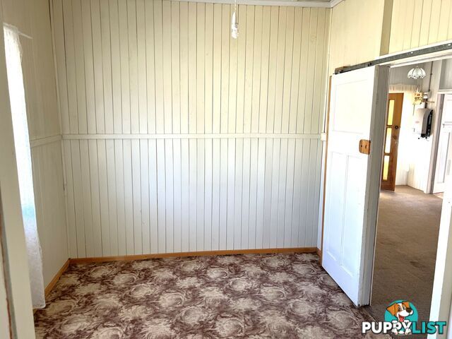 82 Edward Street WONDAI QLD 4606
