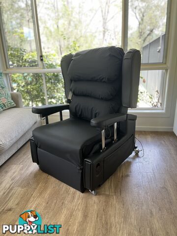 Accora Configura Comfort Black Edition Twin Motor Lift Chair