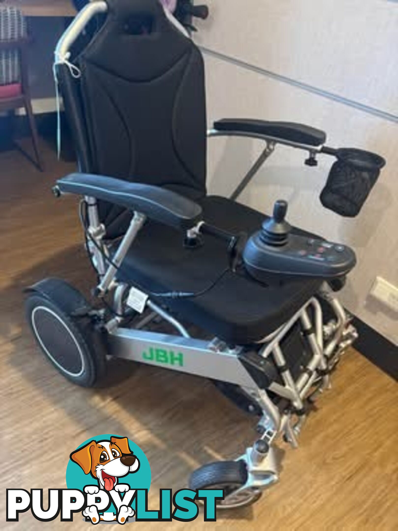 Electric wheelchair