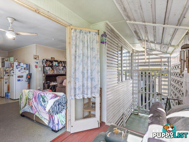 2a Samuel Street WOODY POINT QLD 4019