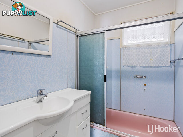 2a Samuel Street WOODY POINT QLD 4019