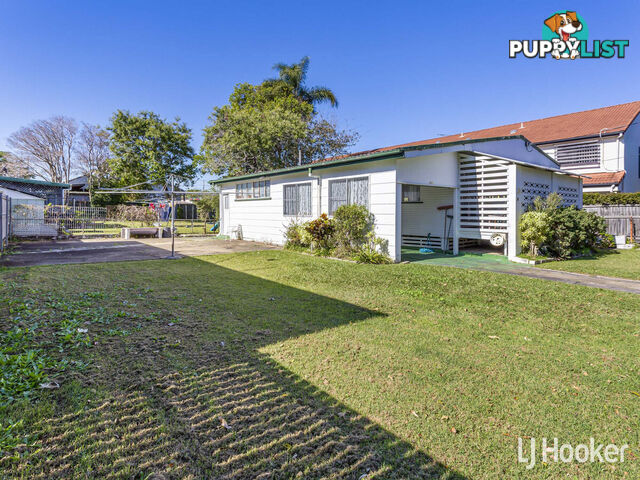 2a Samuel Street WOODY POINT QLD 4019