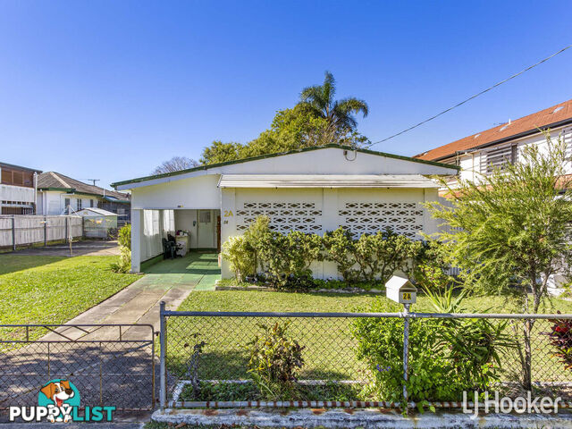 2a Samuel Street WOODY POINT QLD 4019