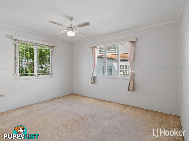 2a Samuel Street WOODY POINT QLD 4019