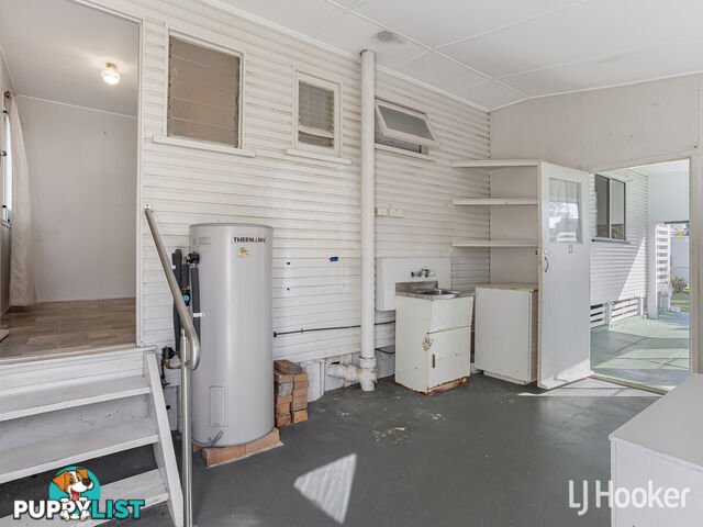 2a Samuel Street WOODY POINT QLD 4019