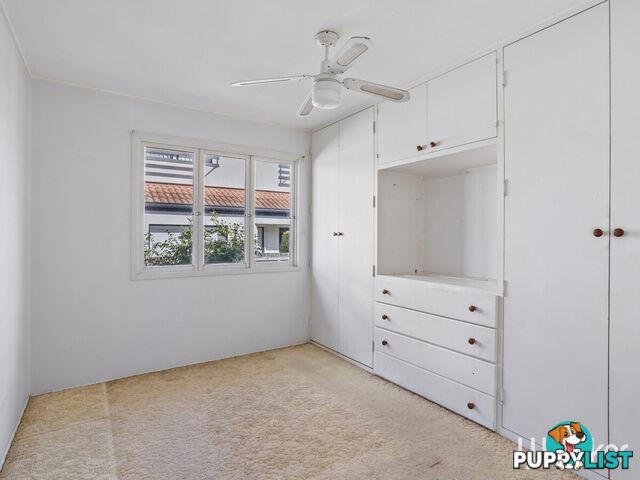 2a Samuel Street WOODY POINT QLD 4019