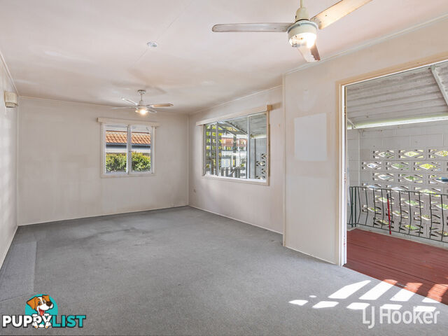 2a Samuel Street WOODY POINT QLD 4019