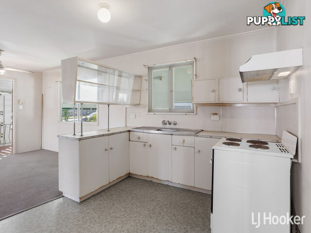 2a Samuel Street WOODY POINT QLD 4019