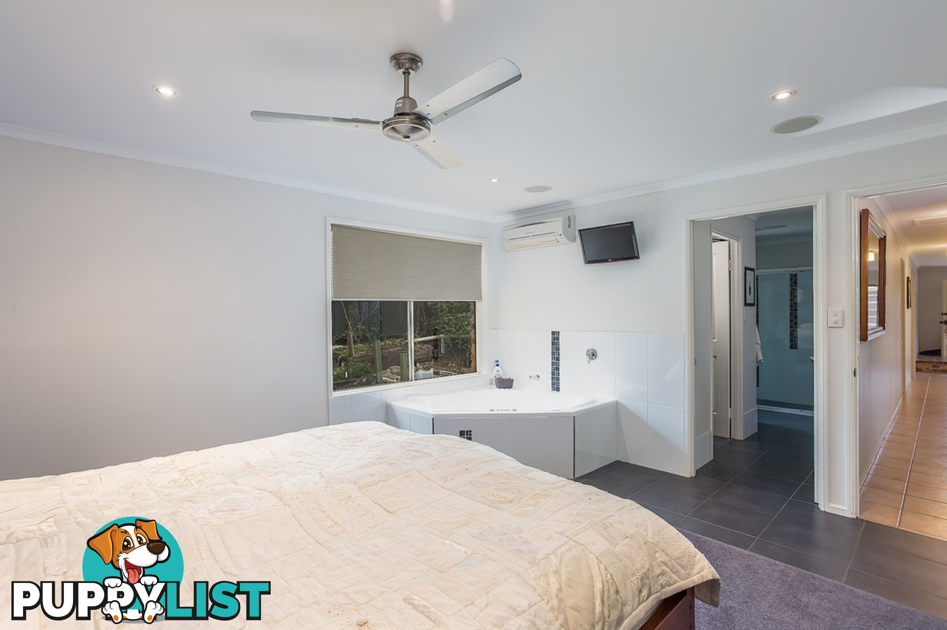 8 Oxford Court SOUTHSIDE QLD 4570