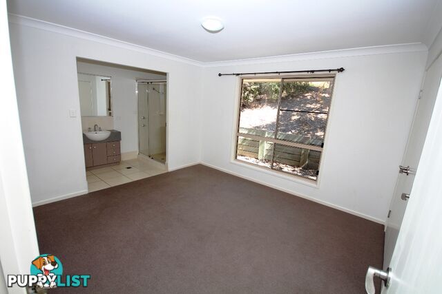 6 Petrie Court SOUTHSIDE QLD 4570