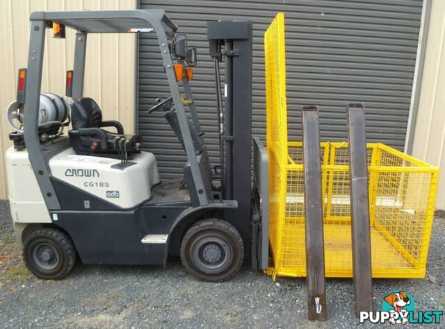 2004 CROWN 1.8 TONNE LP GAS POWERED FORKLIFT (Model CG18S)