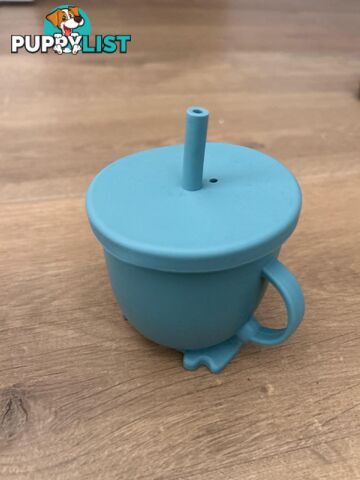 Baby  silicone cup. with lid and straw. Pick up Ryde