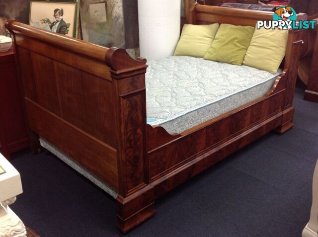 Genuine victorian flame mahogany timber day bed. Unique