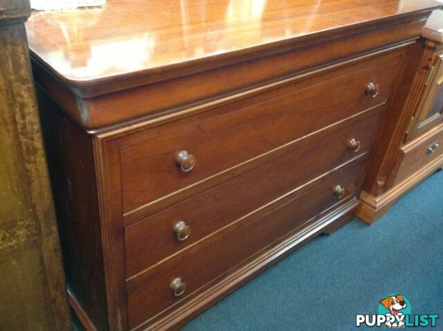 Mahogany timber set of drawers, chest of drawers