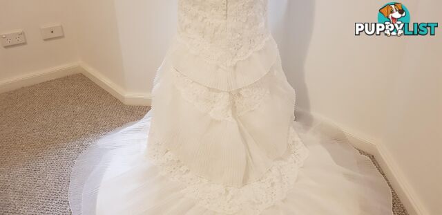 Brand New 5'4" Ladies - 36C Mermaid PALOMA BLANCA Ivory Wedding Dress