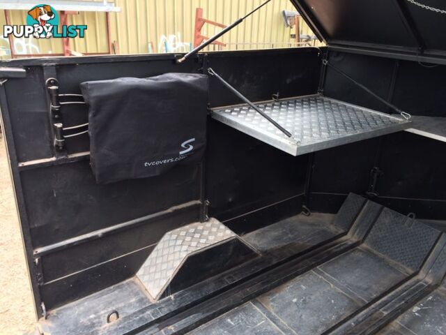 Fully enclosed motorbike trailer