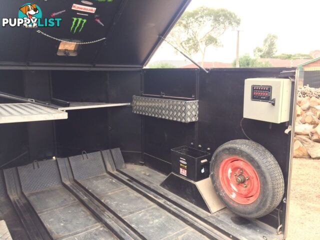 Fully enclosed motorbike trailer