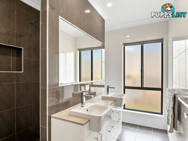 5 Lookout Place ROSENTHAL HEIGHTS QLD 4370