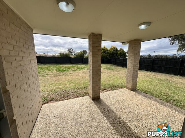 76 Maynes Street ROSENTHAL HEIGHTS QLD 4370