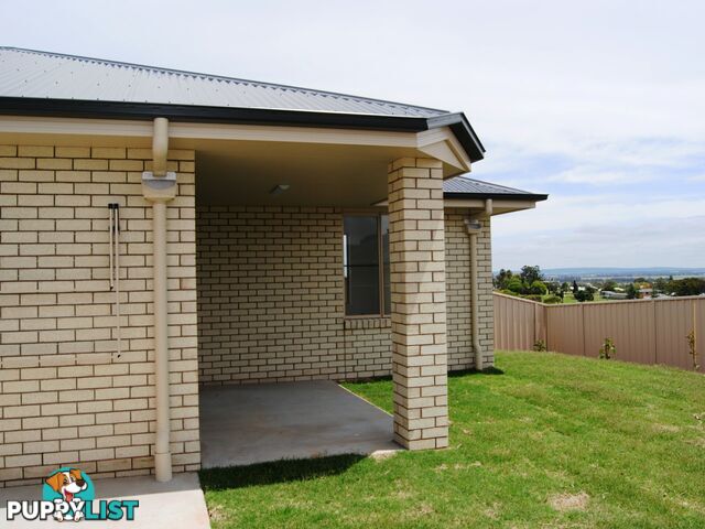 8a Lookout Place WARWICK QLD 4370