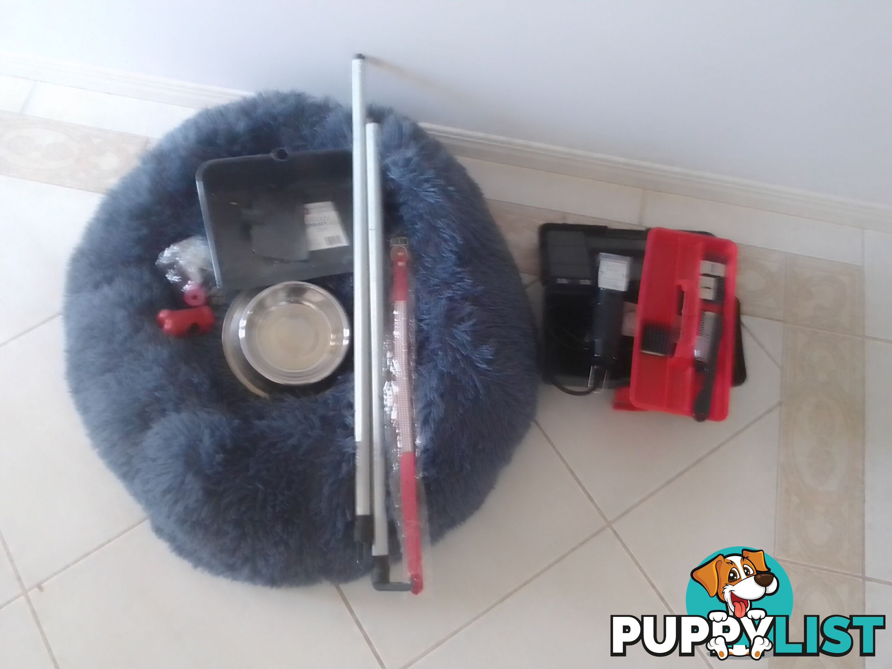 Dog essentials new or near new.