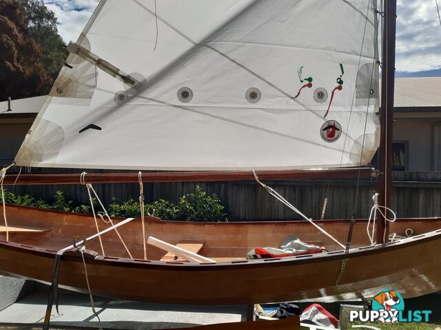 Sailing dinghy 4.3 metres long, wooden construction